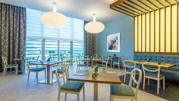 Petit déjeuner, déjeuner et dßner servis sur place