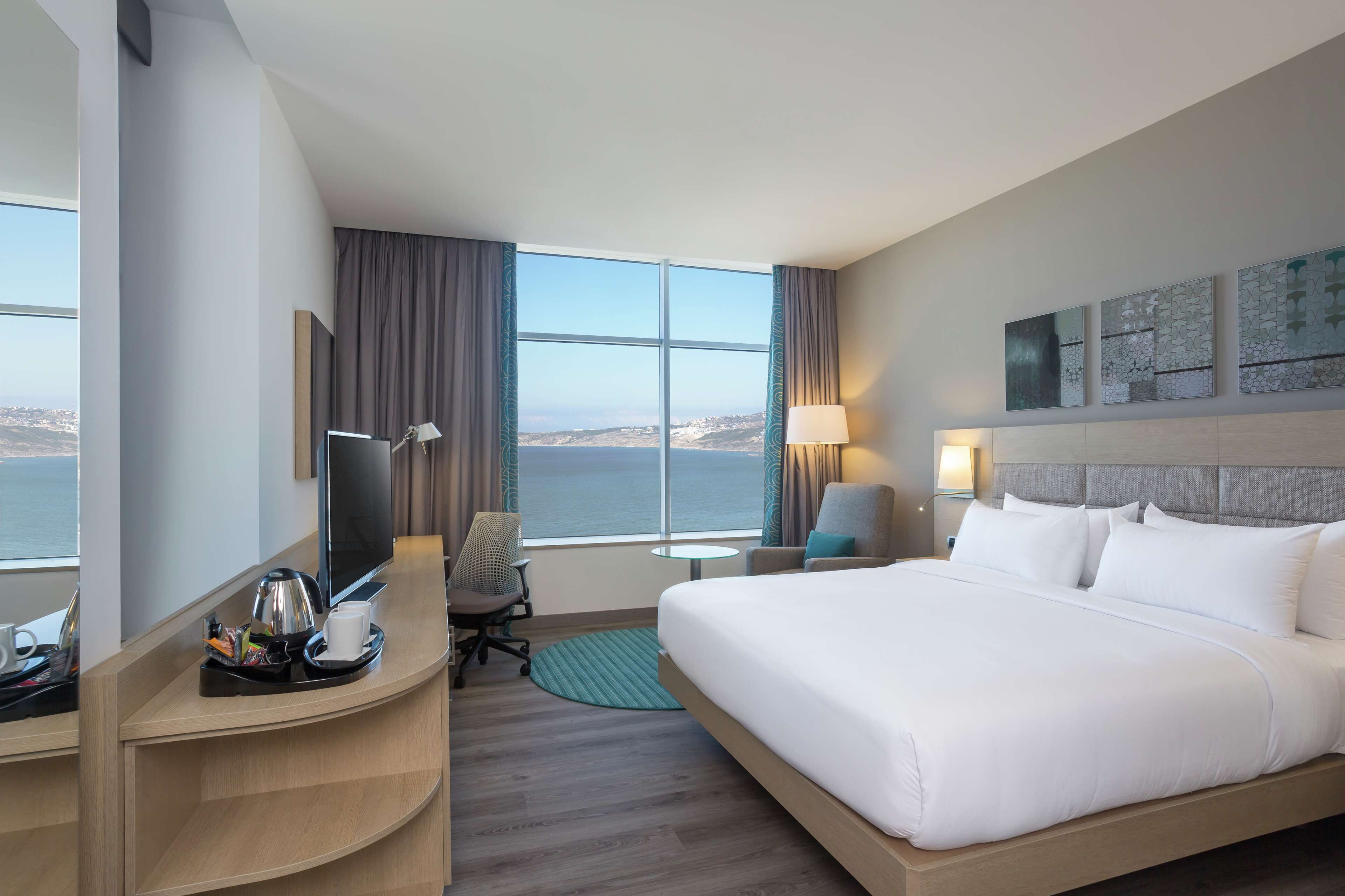 king, suite, multiple beds | minibar, in-room safe, blackout curtains, soundproofing