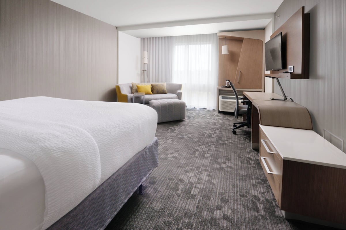 Zimmer, 1 King-Bett und Schlafsofa | Hochwertige Bettwaren, Schreibtisch, Verdunkelungsvorhänge