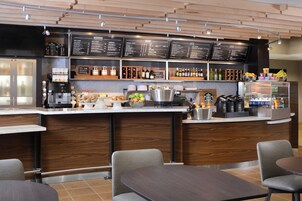 Se sirven desayunos y cenas, cocina americana