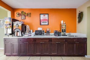 Free daily continental breakfast - Econo Lodge Waynesville (Waynesville)
