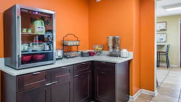 Free daily continental breakfast