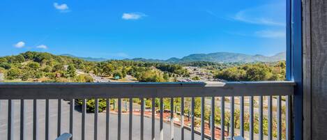 Standard Room, 1 King Bed, Non Smoking | Balcony view