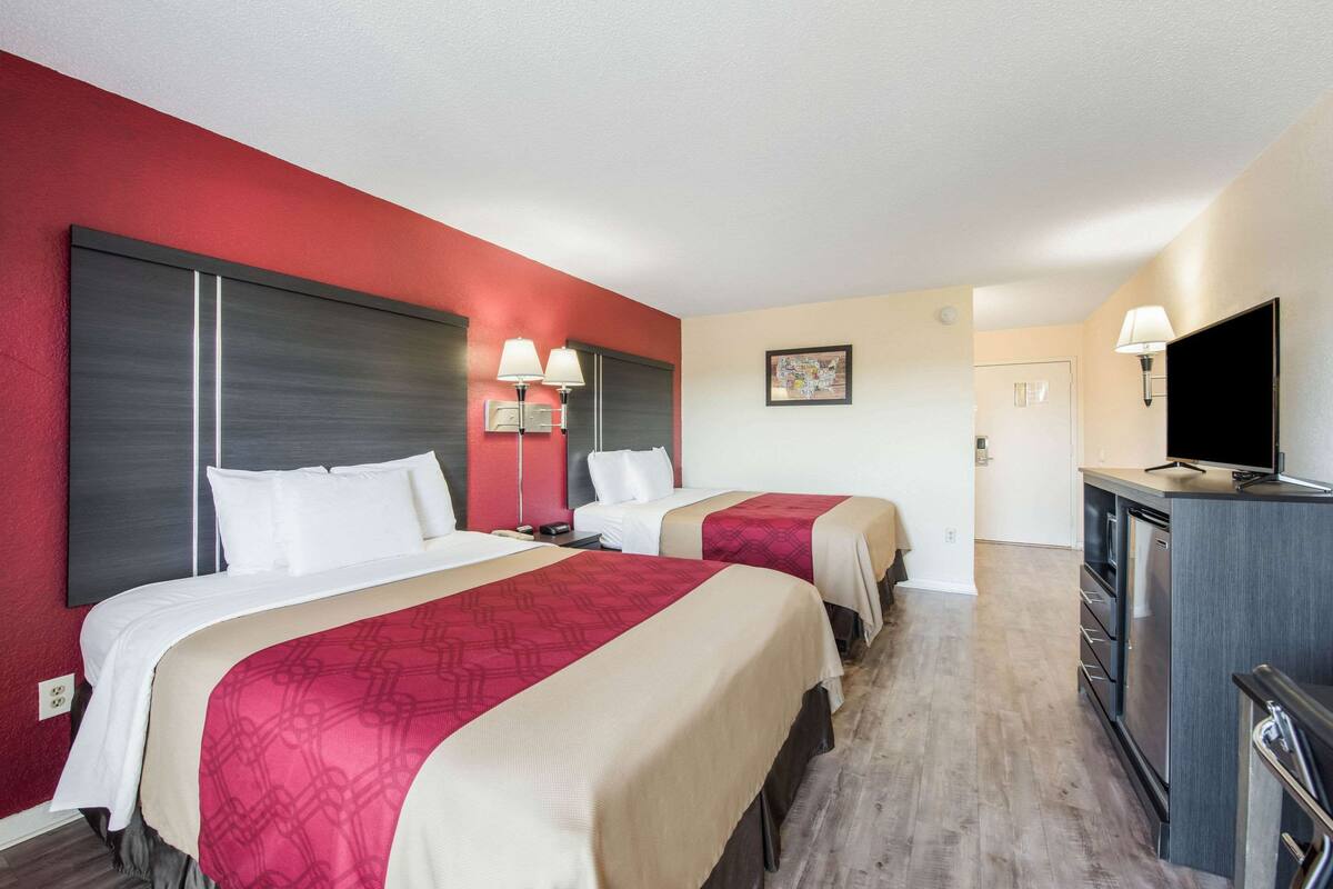 Standard Room, 2 Queen Beds, Non Smoking | Desk, iron/ironing board (on request), rollaway beds (surcharge)