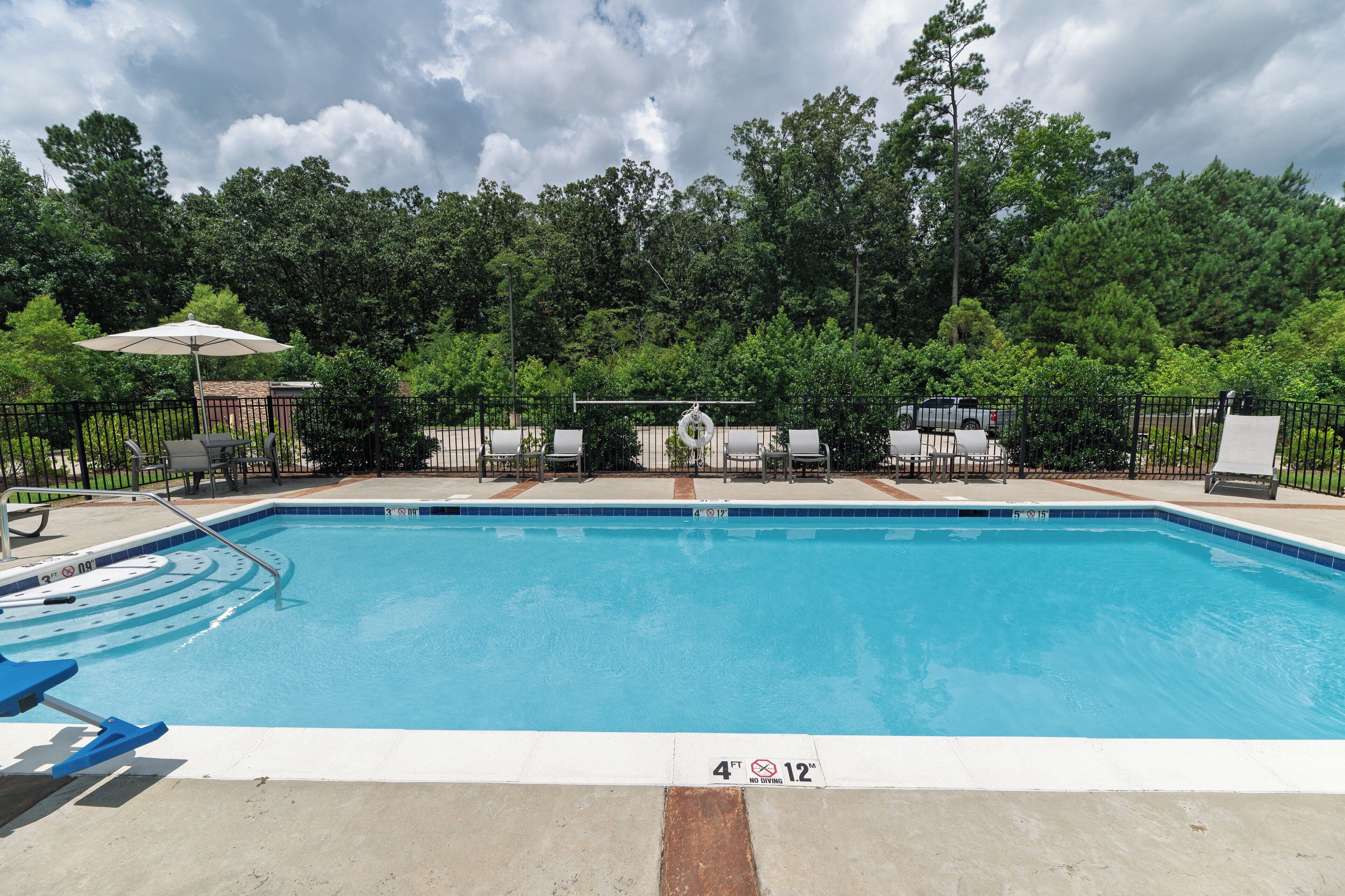 outdoor pool, pool loungers