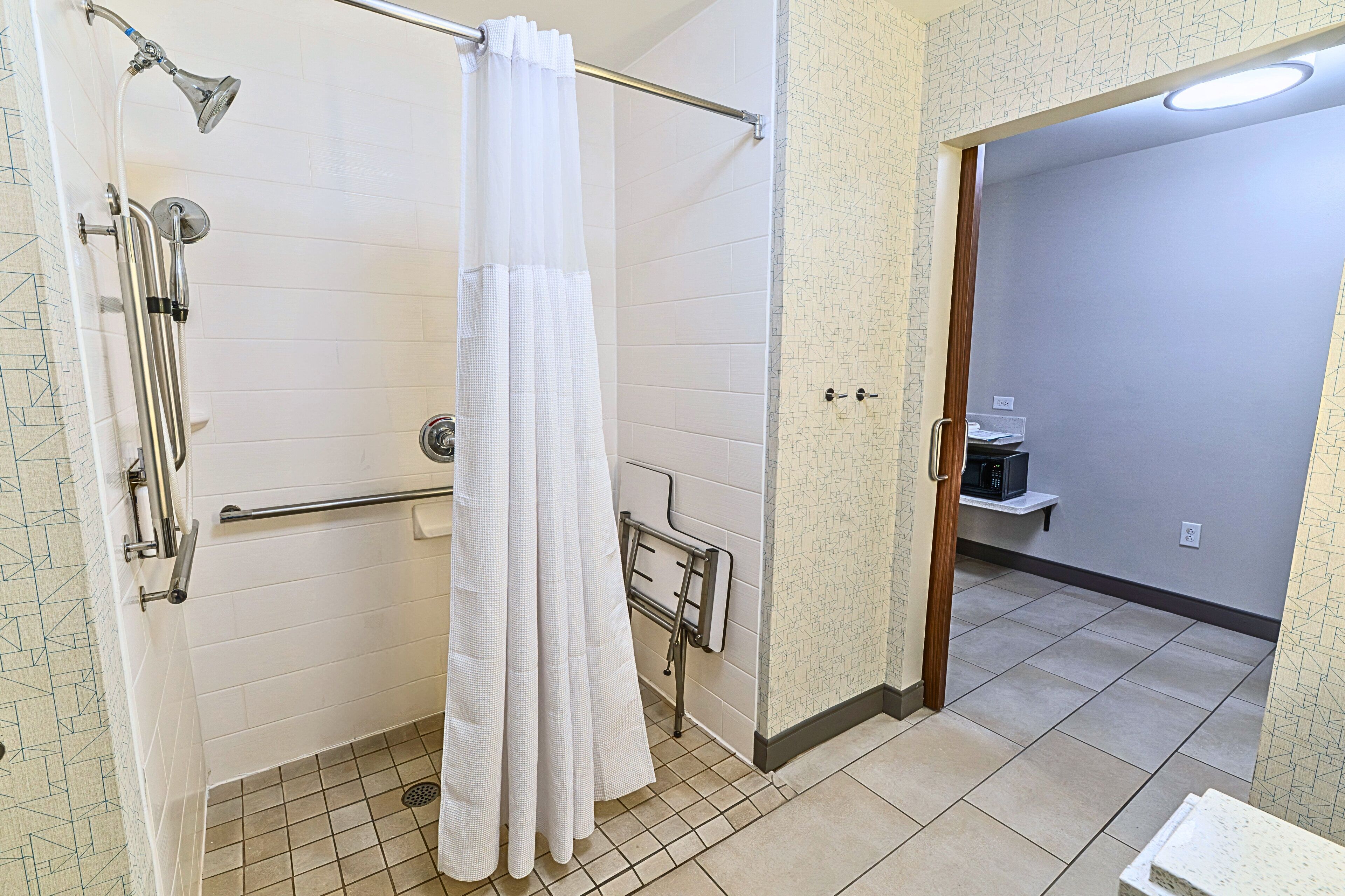 Room, 1 King Bed, Accessible (Comms Accessible. Roll-In Shower) | Bathroom | Free toiletries, hair dryer, towels