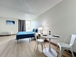 1 habitación, escritorio y cortinas blackout 