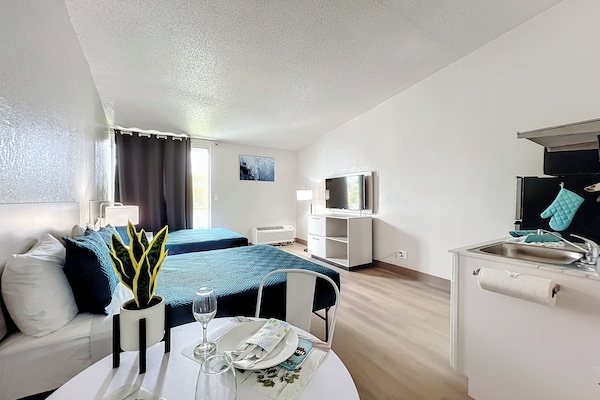 Premium-Studio, 2 Doppelbetten, Nichtraucher | 1 Schlafzimmer, Schreibtisch, Verdunkelungsvorhänge