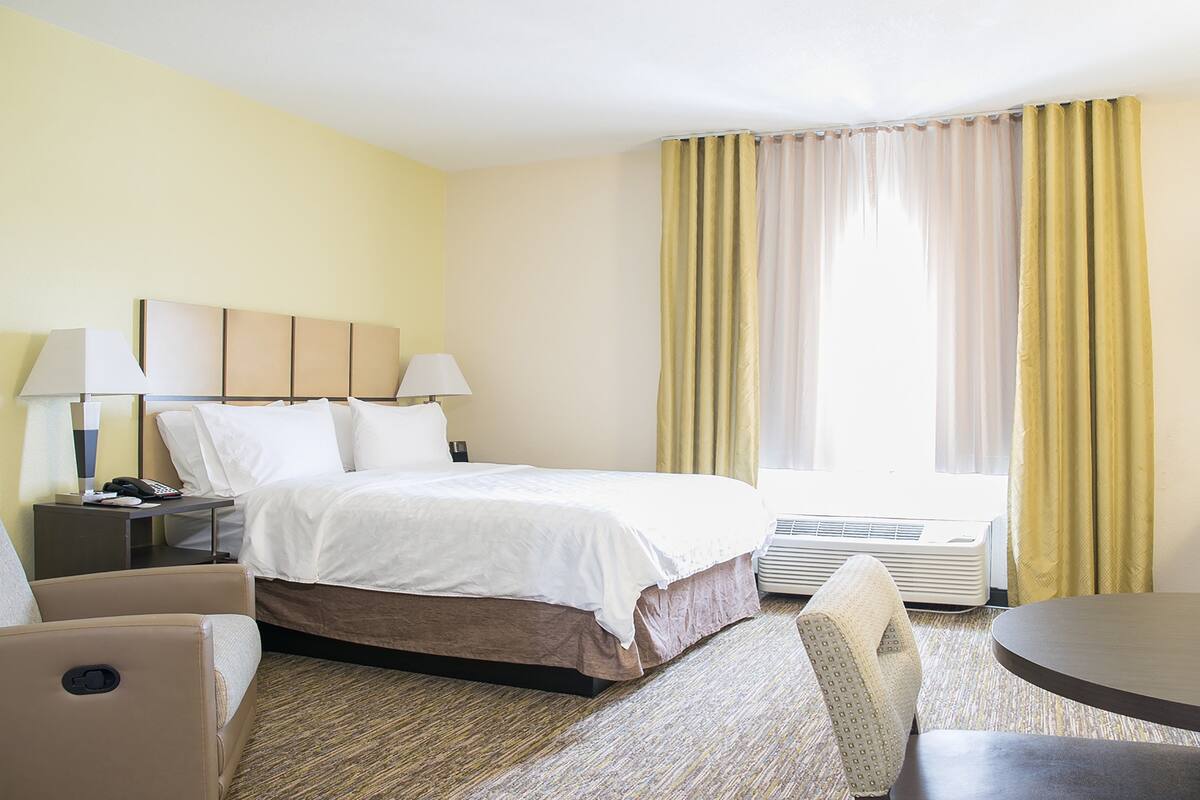 In-room safe, desk, iron/ironing board, free WiFi