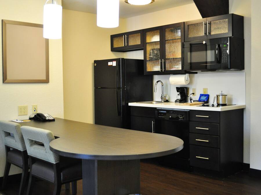 Safe på rommet, skrivebord, strykejern/-brett og wi-fi (inkludert)