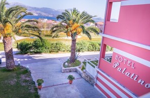 Property grounds - Hotel Palatino (Kefalonia)