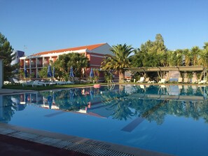 Bar à beira da piscina