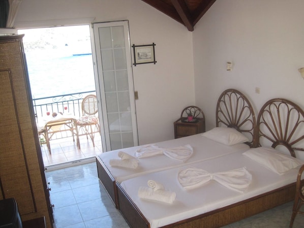 Studio, Partial Sea View