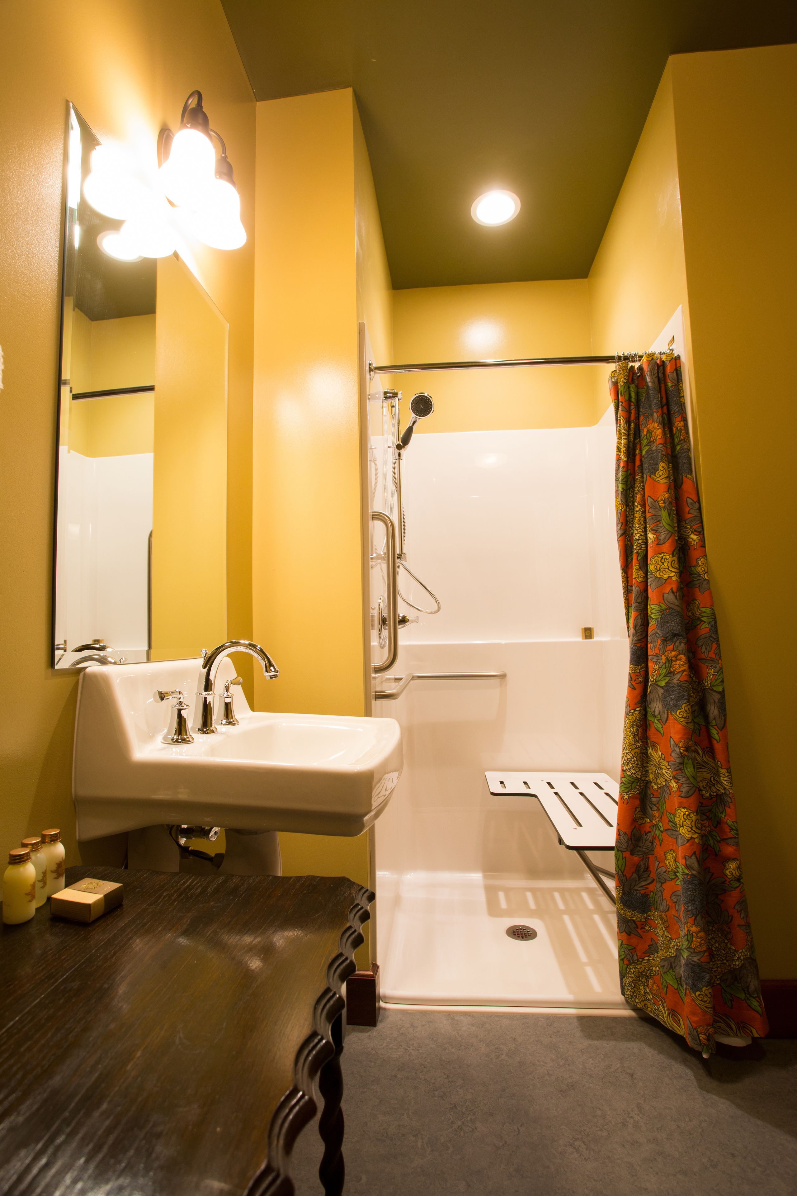 standard room, 1 king bed | bathroom | shower, free toiletries, hair dryer, bathrobes