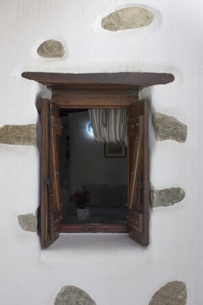 Traditional Suite | Premium bedding, soundproofing, rollaway beds, free WiFi