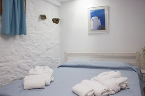 Traditional Suite | Premium bedding, soundproofing, rollaway beds, free WiFi - Sourmeli Garden (Mykonos)