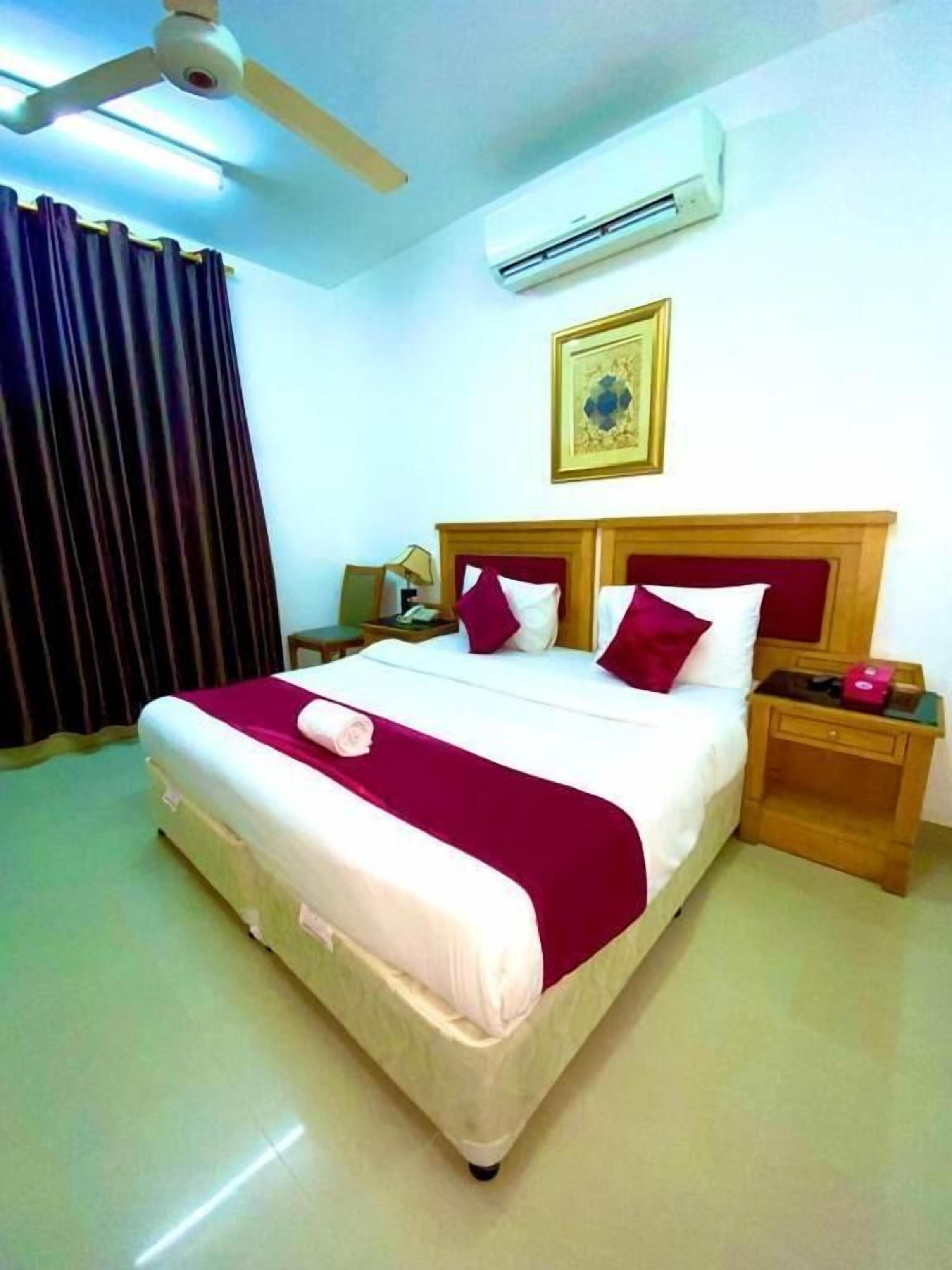 desk, free wifi, wheelchair access