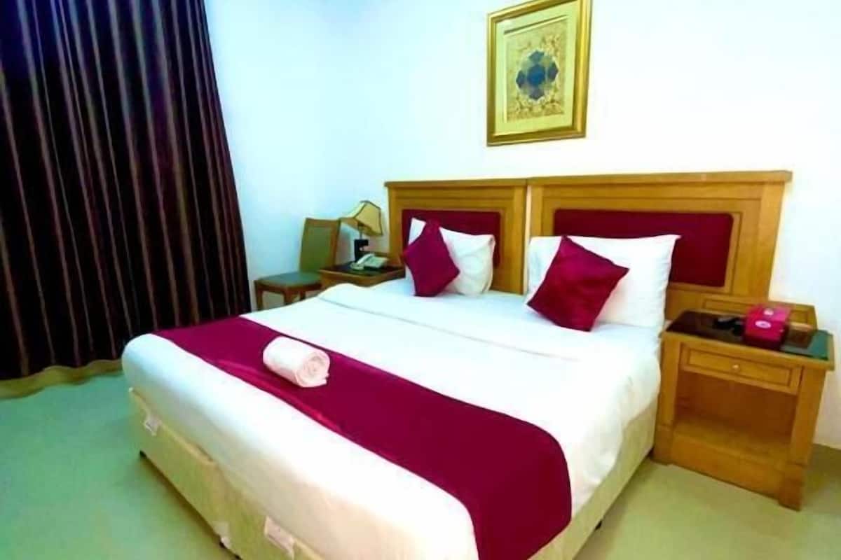 desk, free wifi, wheelchair access