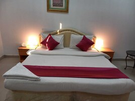 Desk, free WiFi, wheelchair access