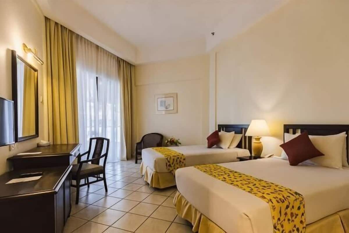 Minibar, desk, rollaway beds, free WiFi