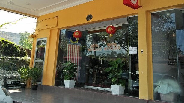 Property entrance - Hotel DJ Palace (Lumut)