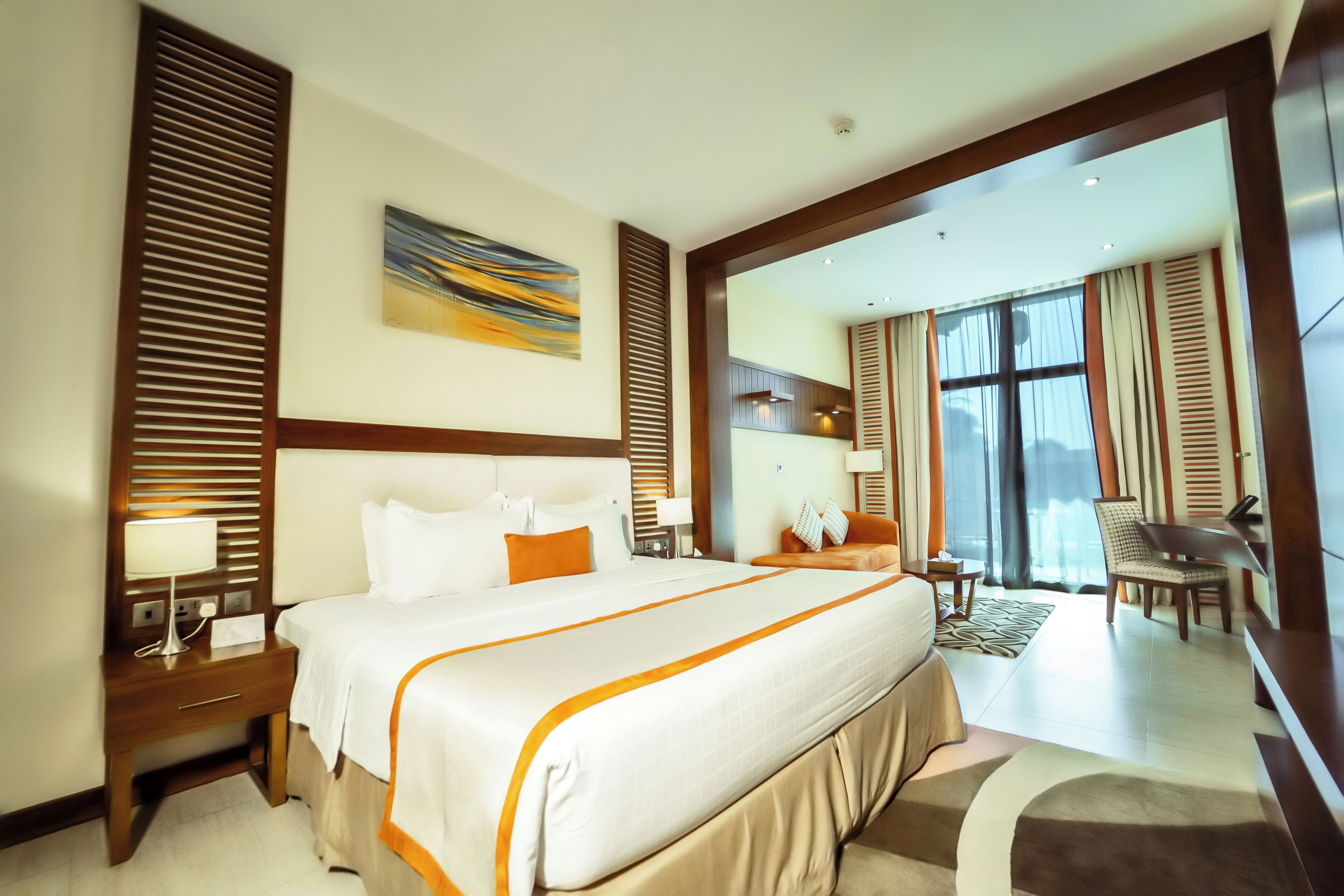 Premier kamer, 1 kingsize bed, toegang tot zwembad, uitzicht op zwembad | Luxe beddengoed, een minibar, een kluis op de kamer