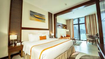 Premier Room, 1 King Bed, Pool Access, Pool View | Premium bedding, minibar, in-room safe, individually decorated