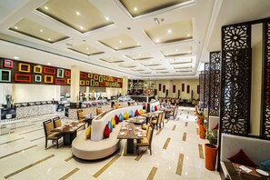 2 restaurants; breakfast, lunch, and dinner served - Western Hotel - Madinat Zayed (Madinat Zayed)