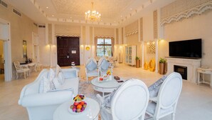Royal Western Villa | Premium bedding, minibar, in-room safe, desk - Western Hotel - Madinat Zayed (Madinat Zayed)