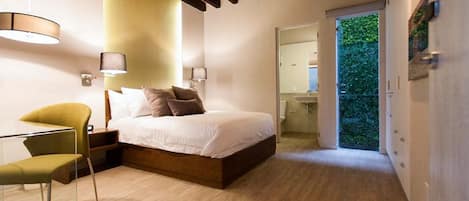 Quarto casal standard, 1 cama Queen | 1 quarto, cofres nos quartos, escrivaninha, quartos à prova de som