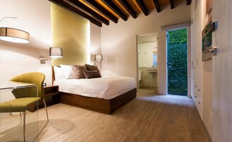 Habitación estándar doble, 1 cama de matrimonio | Caja fuerte, escritorio, sistema de insonorización