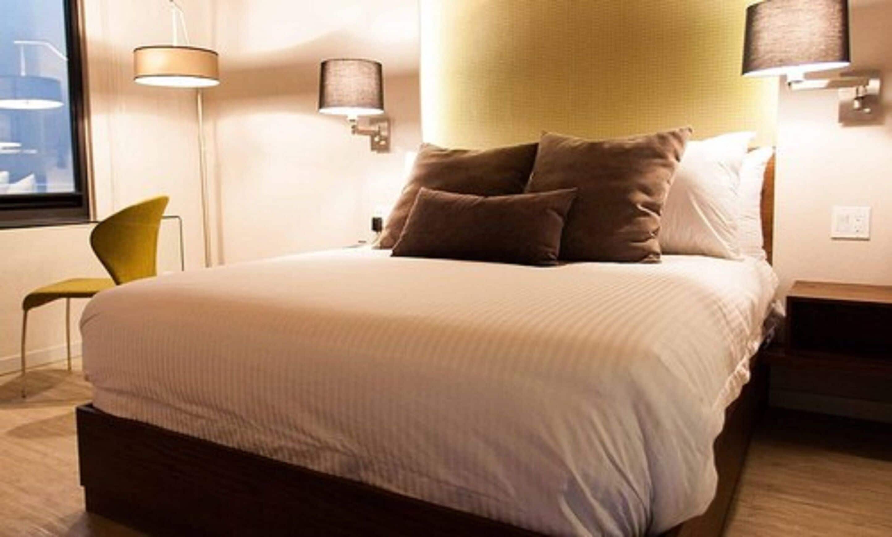 standard double room, 1 queen bed | 1 bedroom, in-room safe, desk, soundproofing