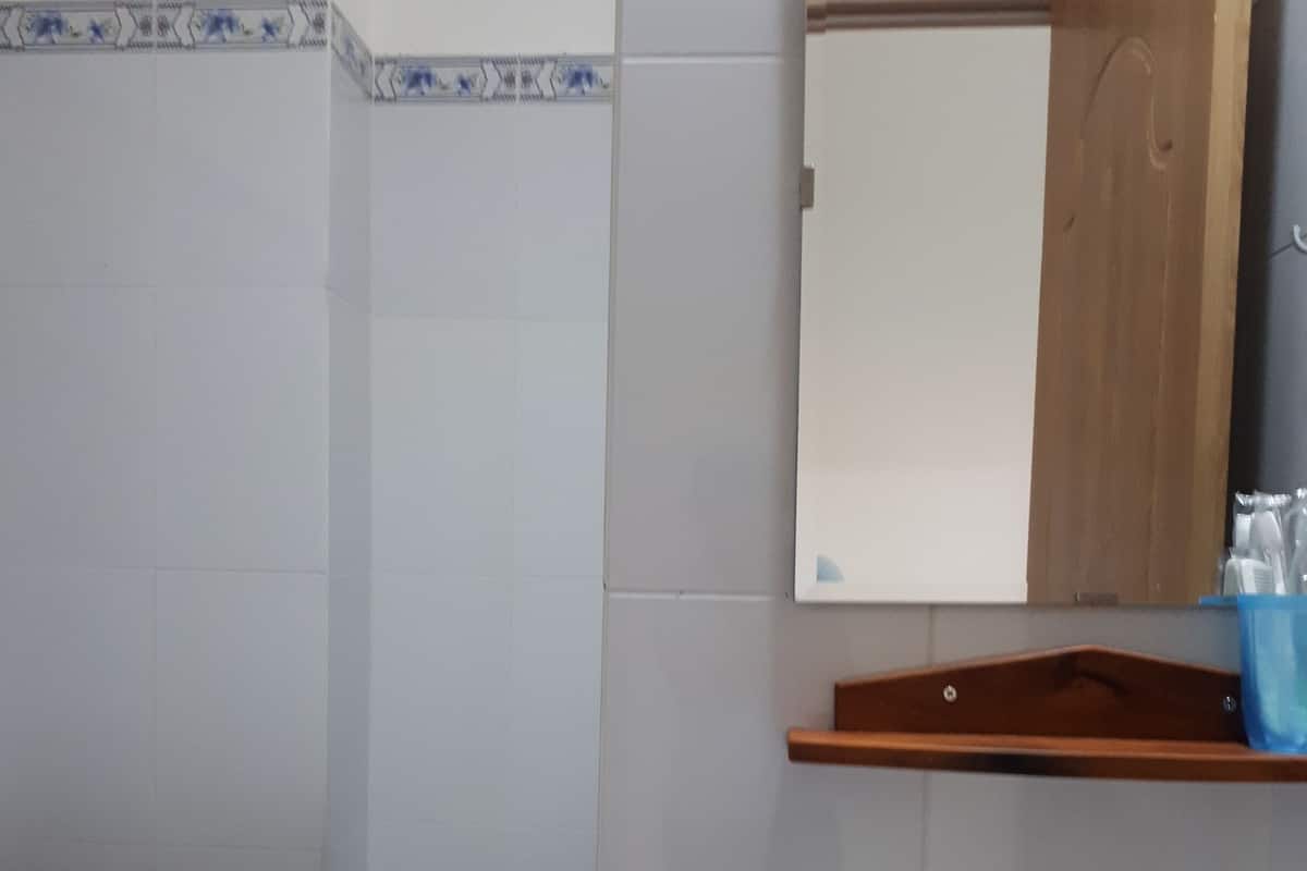 Quarto casal família | Frigobar, escrivaninha, Wi-Fi de cortesia, roupa de cama