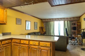 Appartamento Standard | Area soggiorno | TV