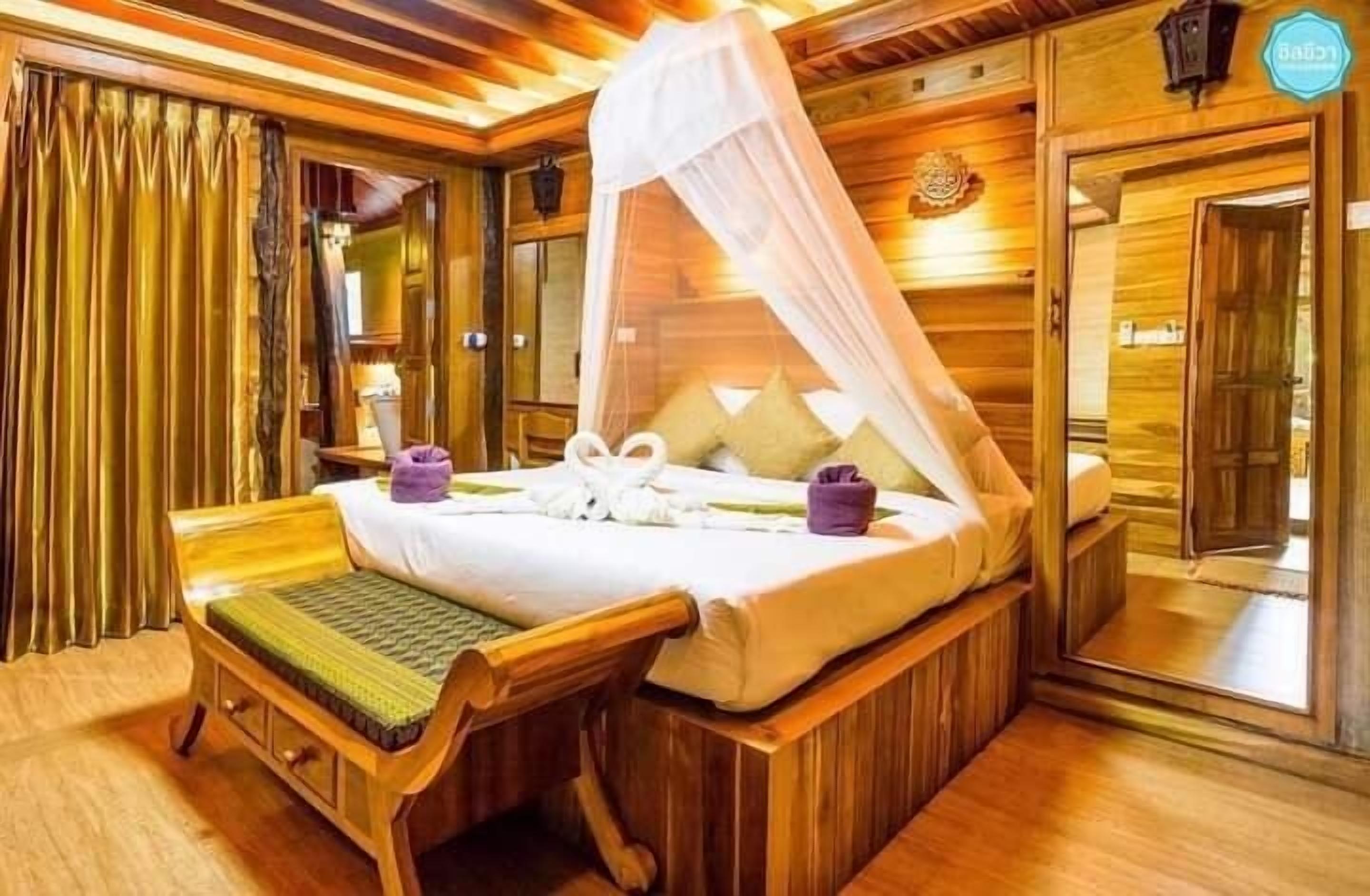 Villa, 6 Bedrooms | 6 bedrooms, premium bedding, in-room safe, desk