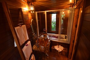 Shower, free toiletries, hair dryer, bathrobes - Villa Habeebee (Krabi)