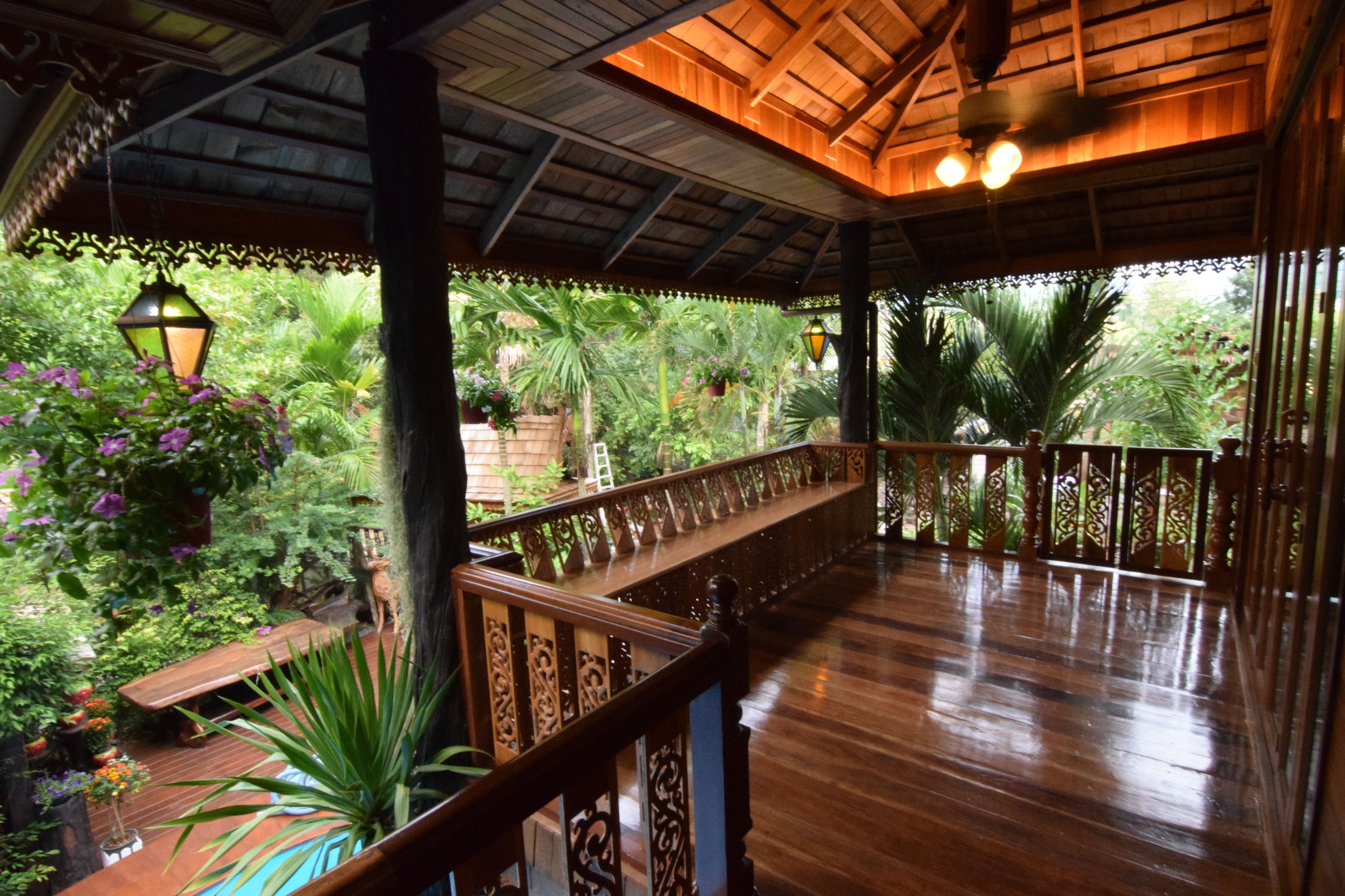 ทีวีจอแบน 42 นิ้ว พร้อมช่องดาวเทียม, ทีวีจอแอลซีดี