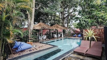 3 piscinas externas
