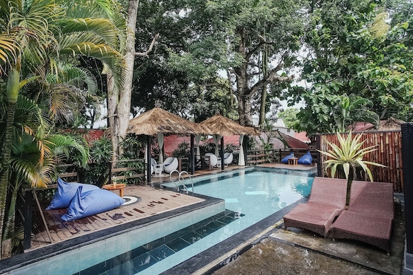 3 outdoor pools