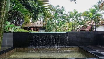 3 outdoor pools