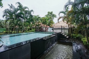 3 outdoor pools