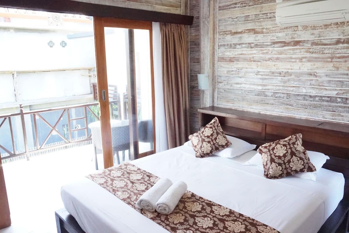 premium bedding, in-room safe, desk, free wifi