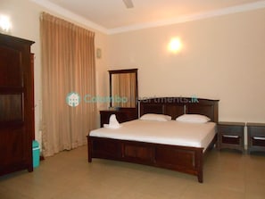 Appartement Deluxe, 2 chambres, accessible aux personnes à mobilité réduite, vue sur la ville | Salle de séjour | Téléviseur à écran plat, foyer
