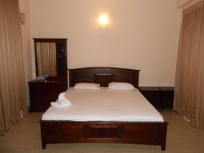 Deluxe Apartment, 2 Bedrooms, Accessible, City View | 2 bedrooms, in-room safe, iron/ironing board, WiFi