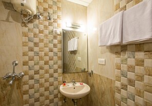 Chambre Standard Double ou avec lits jumeaux, 1 lit double, salle de bains privée | Salle de bain