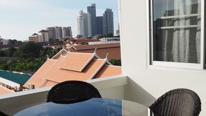 Superior 2 bedrooms | バルコニー