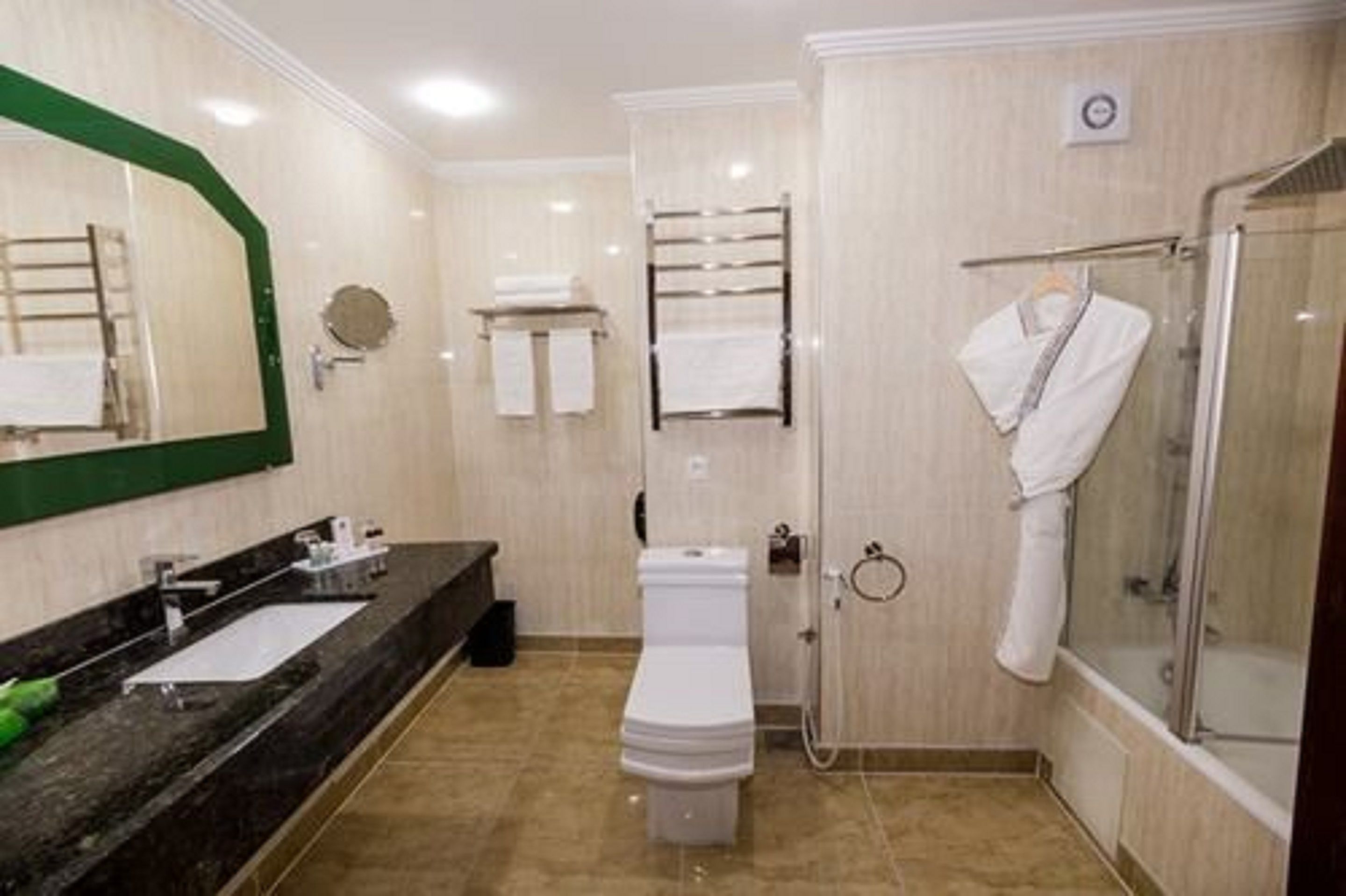 free toiletries, towels