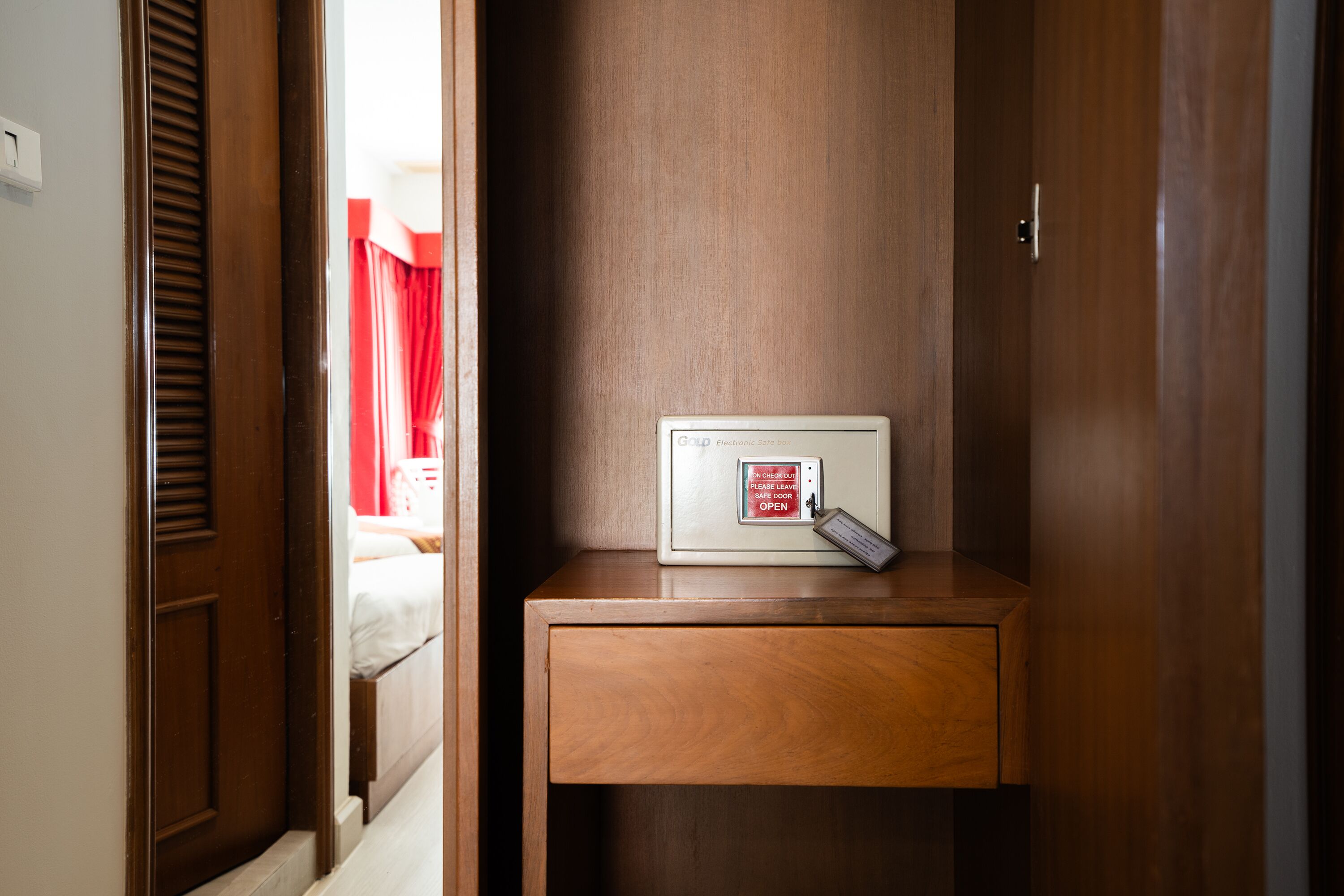 superior twin room | 1 bedroom, minibar, in-room safe, desk