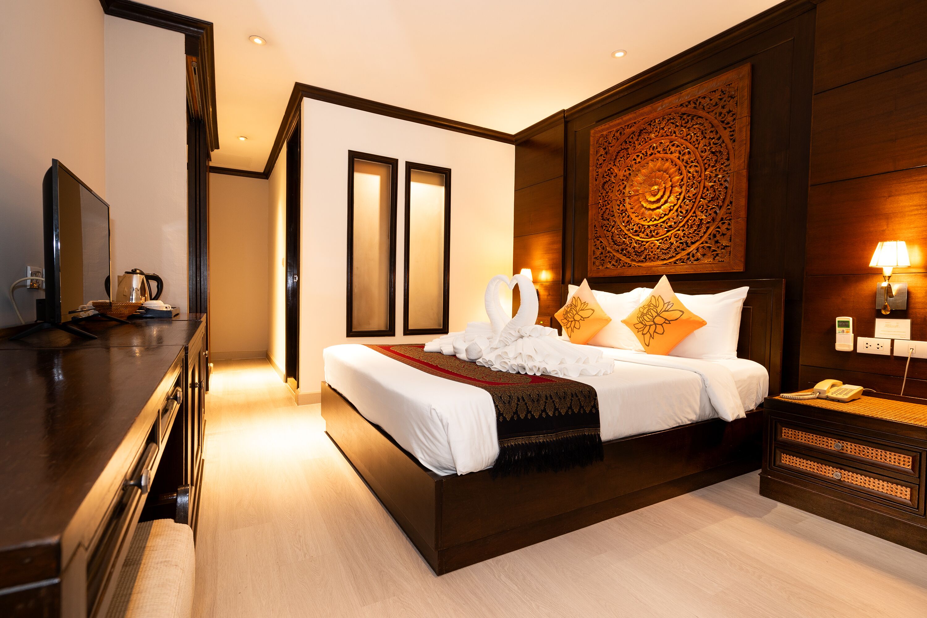 deluxe double room | 1 bedroom, minibar, in-room safe, desk