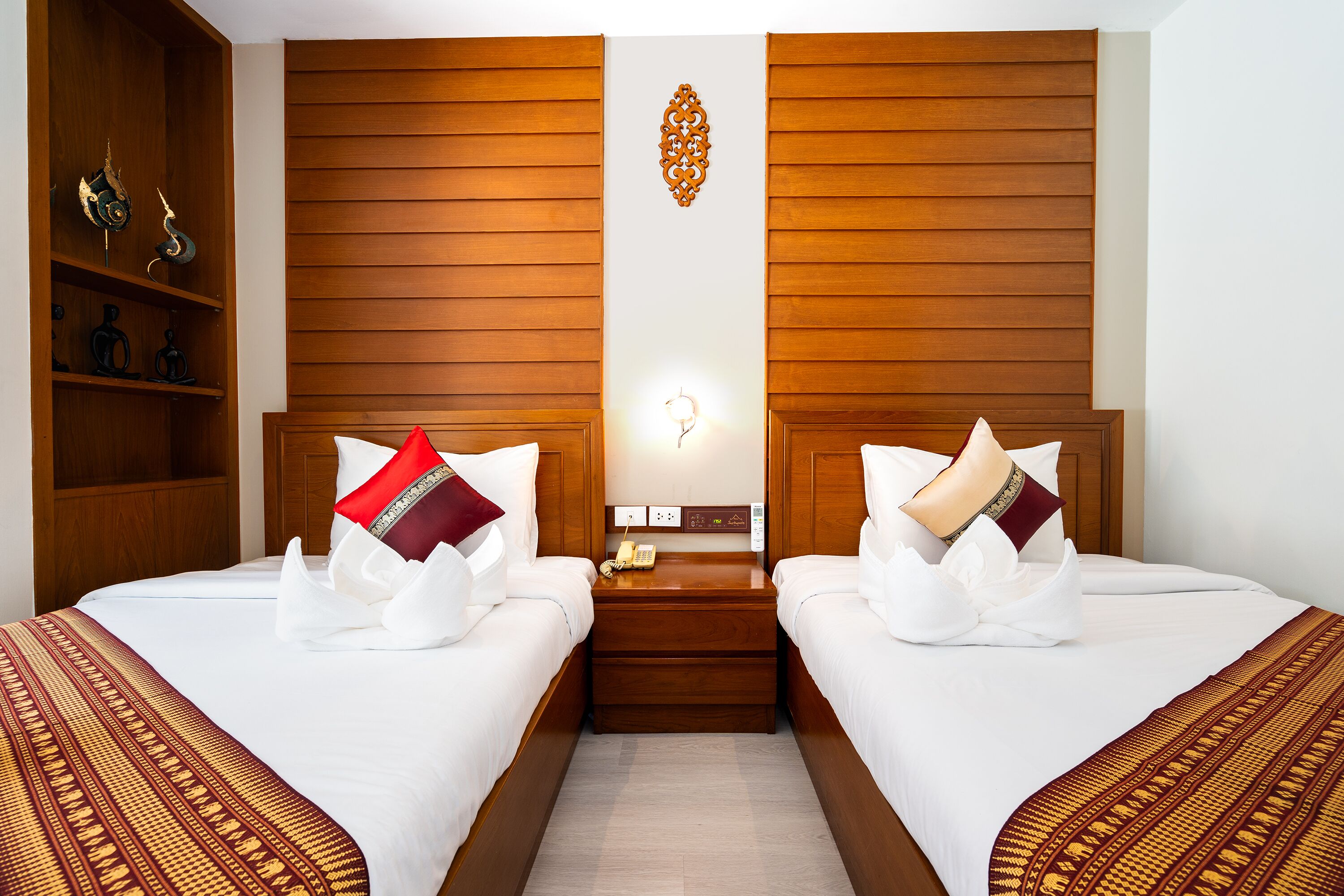 superior twin room | 1 bedroom, minibar, in-room safe, desk